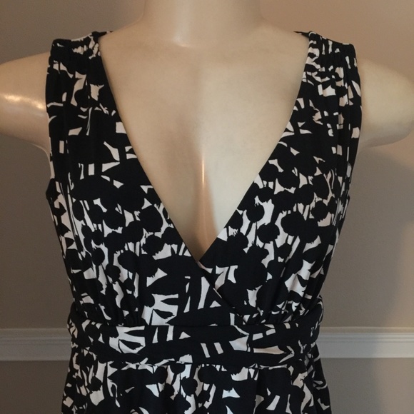 ⚫️ LIKE NEW - Black & White Fun Flowy Dress ⚫️ - Picture 5 of 6